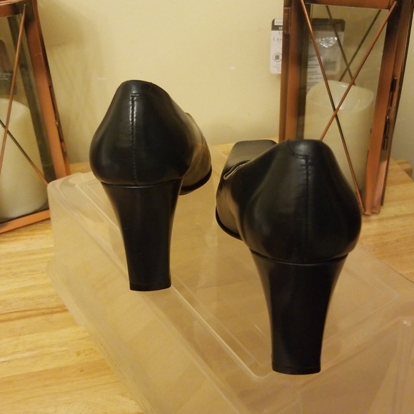 Shoes - Picture 2 of 4